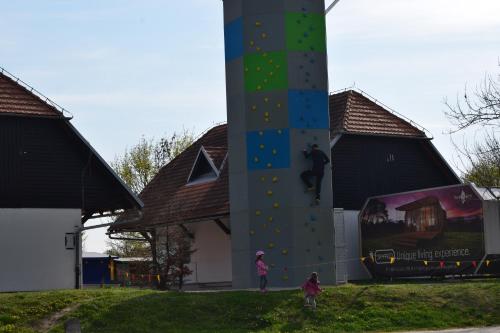 Sport och fritidsaktiviteter, Borovnica Catez in Catez Ob Savi