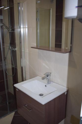 浴室, Borovnica Catez in 卡特茲奧布薩維