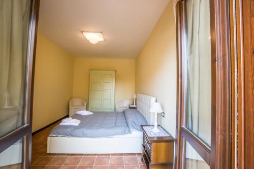 Two-Bedroom House image 5