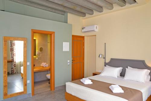 Superior Room with Hot Tub image 9
