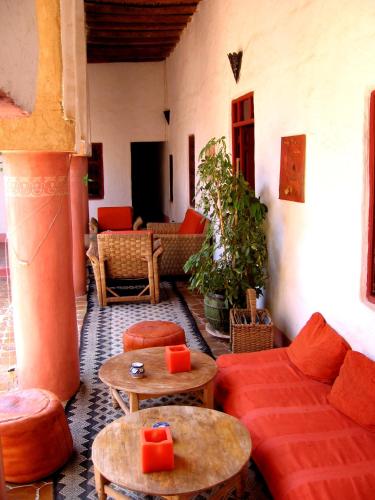 Iekārtas, Dar Qamar in Agdz