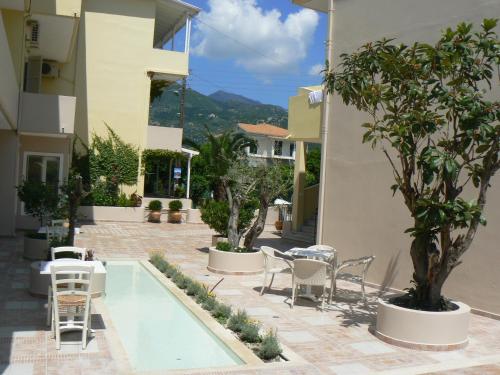 Happyland Hotel Apartments 3