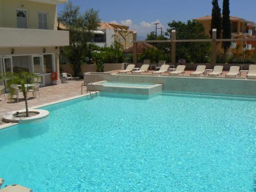  Happyland Hotel Apartments in Nydri