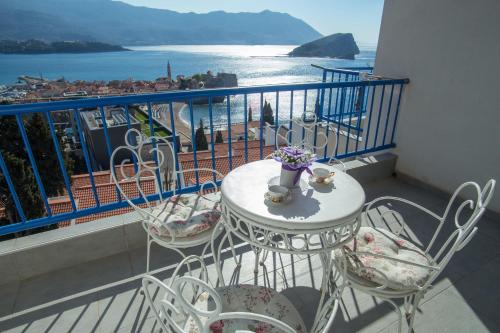 Apartments Inspiration - image 13