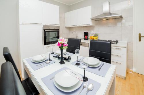 Apartment Big Look - image 10