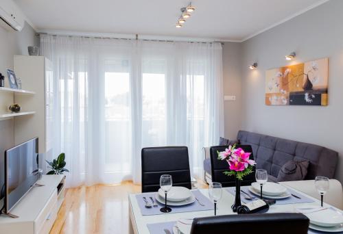 Apartment Big Look - image 12