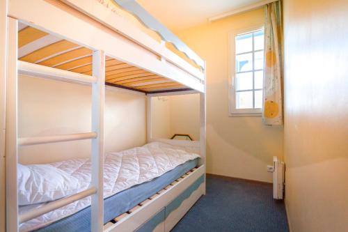 2 bunk beds, 3 sofa beds