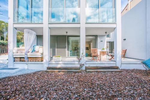 Apartment with Garden View