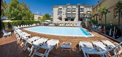 Hotel St. Moritz - image 4