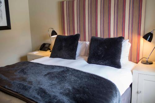 Standard Double Room image 3