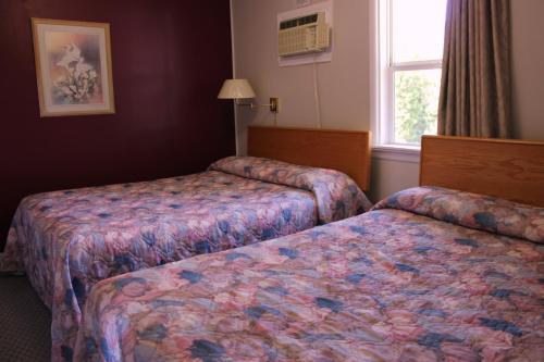 One-Bedroom Queen Suite (4 Adults)