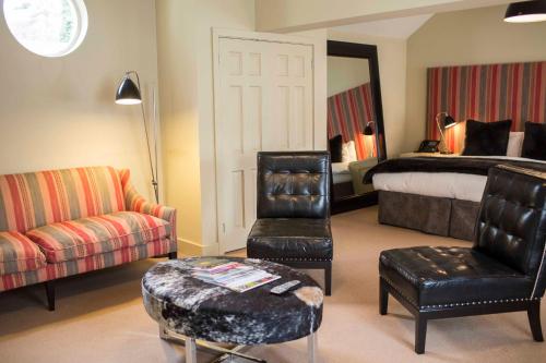 Luxury King Room image 7