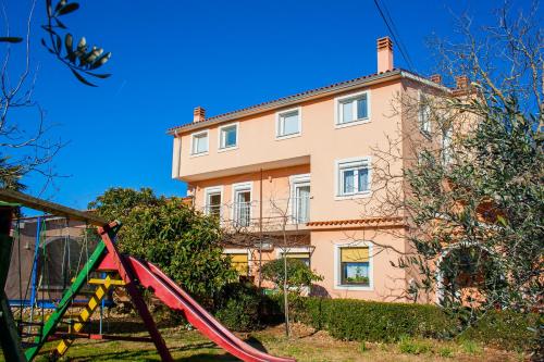  Apartment M&M near Pula with 3 bedrooms, Unterkunft in Marana