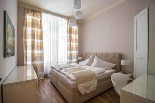 Bourgeois Apartment in Cultural Heritage Building by Ruterra, Praha (fotografie 2)