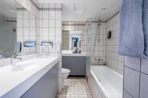 Best Western Plus Airport Hotel - image 12
