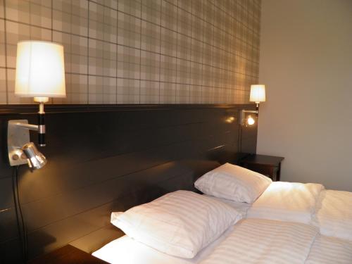 2 twin beds