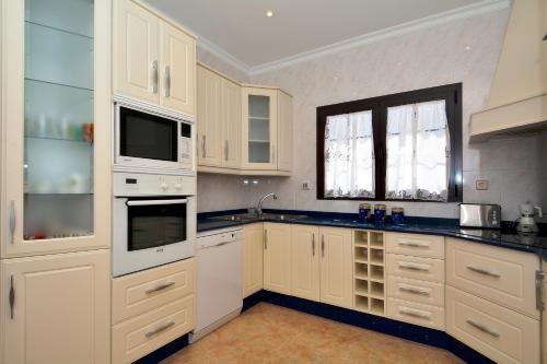 dapur, Villa Paradise Private Pool Yaiza By PVL in Yaiza