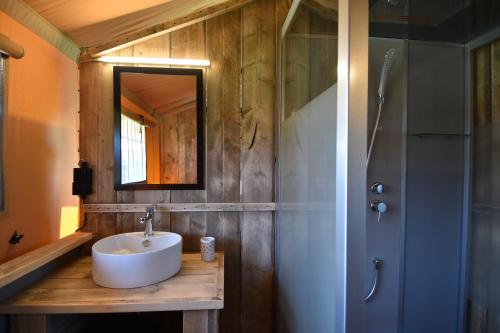 Duša, Glamping Aan de Vleterbeke in Vestvleterena