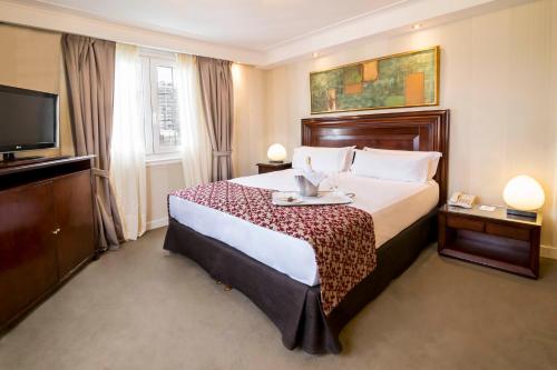 Claridge Hotel - image 9