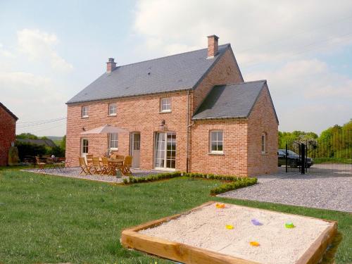Tasteful holiday home in Vodel e with sauna gîte à louer Treignes