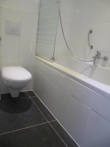Double Room image 4