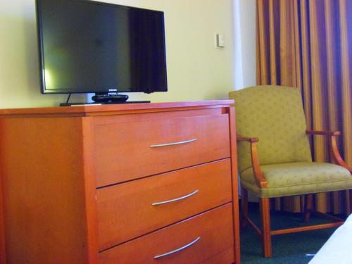 Rosslyn Inn & Suites