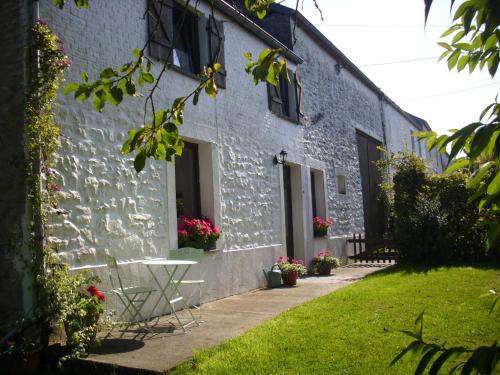 Cottage in Brûly-de-Pesche near Forest gîte à louer Les Grands Prés Larbert