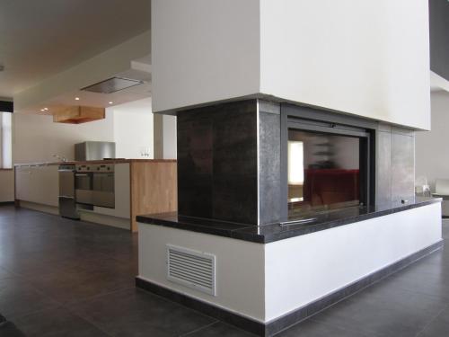 Large cozy cottage with home cinema situated in a quiet location - image 7