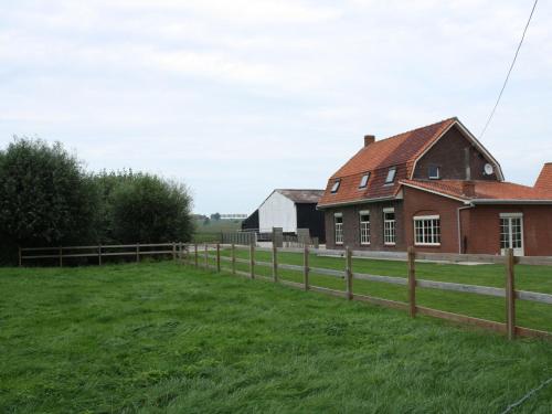  Quaint Holiday Home in Heuvelland with Private Garden, Pension in Wulvergem bei Comines