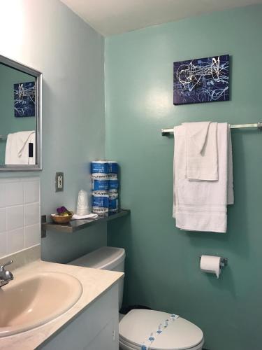 Banana Bungalow West Hollywood Hotel & Hostel - 화장실