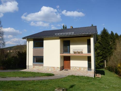  Cozy Holiday Home with Sauna in Stavelot, Ferienwohnung in Pont