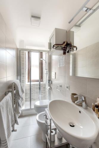 Apollo Guest House - image 9