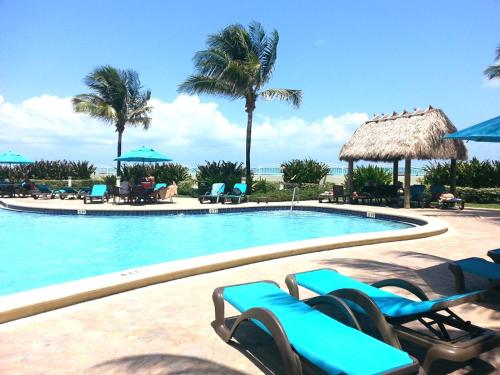 On The Beach - Lux 2 Bedroom Miami in Hollywood, USA