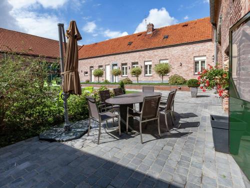 Cottage in Le Bizet with Garden gîte à louer La Chapelle d'Armentières