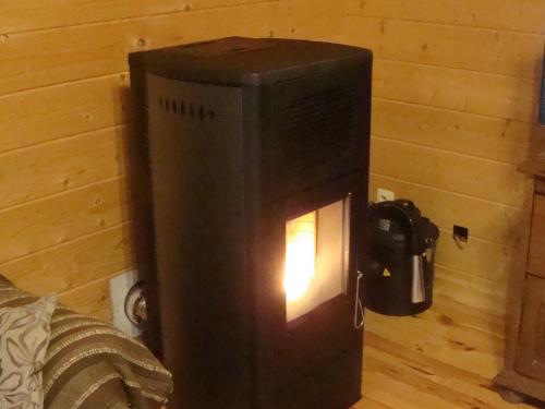 Cozy Chalet in Bomal-sur-Ourthe near Forest, Ferienwohnung in Bomal