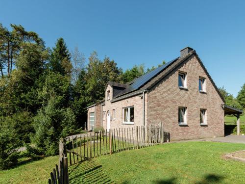  Villa Du Bonheur in Baillonville