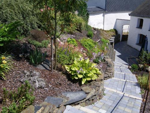  Homely Cottage in Fauvillers with Private Garden, Unterkunft in Fauvillers