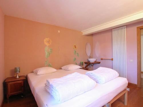  Ecologically renovated former farmhouse in the middle of a adorned village in Wellin