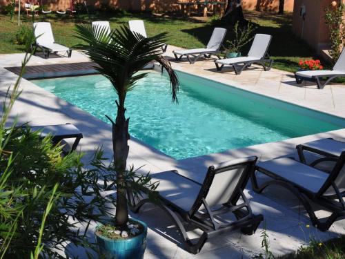 Peldbaseins, Villa in Moriani-Plage with Sea View in San Nikolao