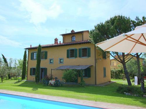 Cozy Farmhouse in Cortona with Pool