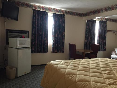 Baxter Inn 4 Less in Baxter Springs, USA