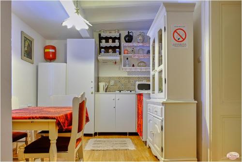 Ana Guesthouse - image 13
