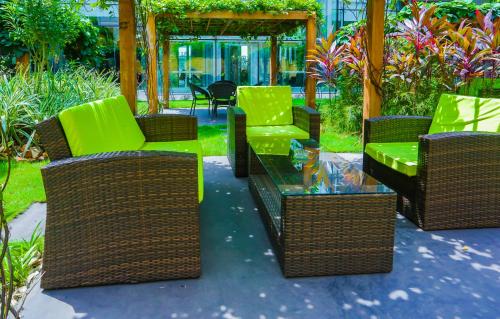 บริการและสิ่งอำนวยความสะดวก, โรงแรมเรดิสัน บลู, อาบีจาน แอร์พอร์ต (Radisson Blu Hotel, Abidjan Airport) near สนามบินปอร์ตบูเอต์