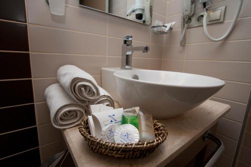 Nanda Hotel - image 12