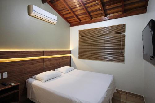 Two-Bedroom Chalet image 6