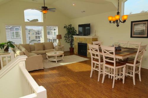 Villas at Corolla Bay by KEES Vacations - image 6