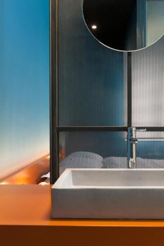 Syntagma Square Modern Apartments - image 12