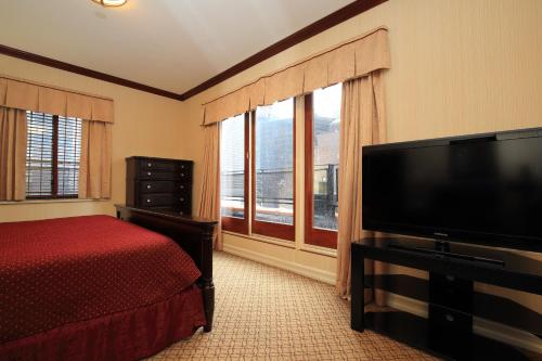 Penthouse Studio with King Bed