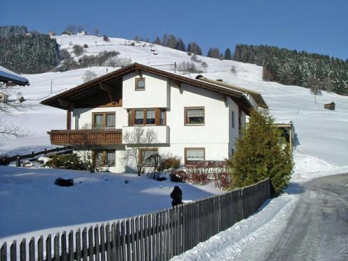  Cozy Apartment in Oberperfuss near Ski Area, Pension in Oberperfuss