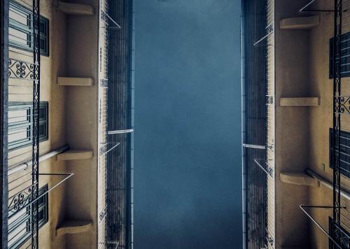Goldcentral Apartment Gozsdu - image 11